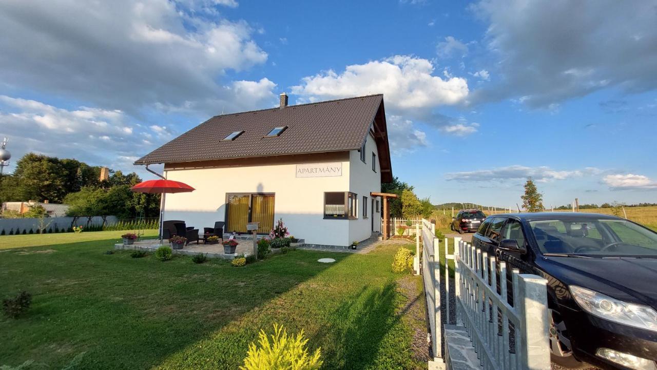 Apartmany Kohoutek A Slepicka V Novohradskych Horach Nové Hrady Zewnętrze zdjęcie